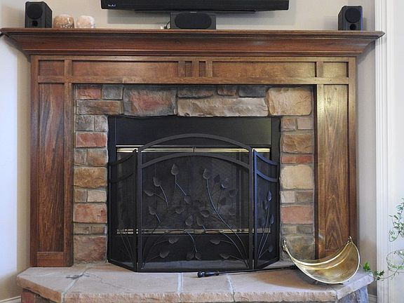 3rd image of 925 Holly Ct