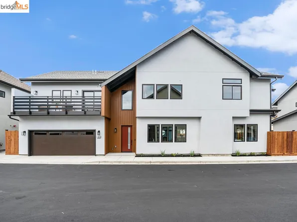 20 London Ln, Rodeo, CA 94572