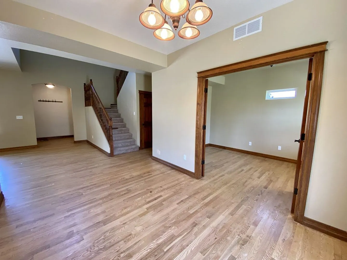 Spacious 4 bed 3.5 Bath in Maple Hill! — Photo 4