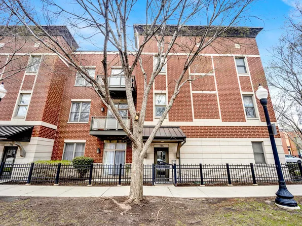 756 W 14th St APT 202, Chicago, IL 60607
