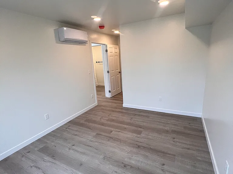 411 N 21st St #202 — Photo 14