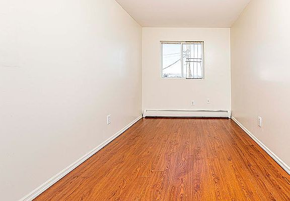 4th image of 860 Elton St Floor 2
