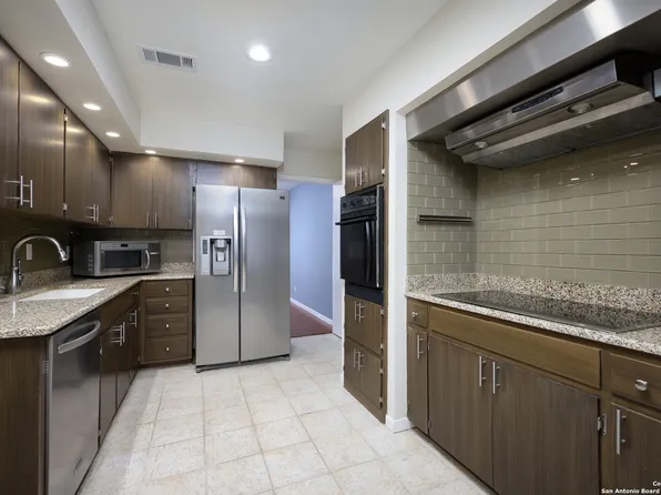 7500 Callaghan Rd #304, San Antonio, TX 78229