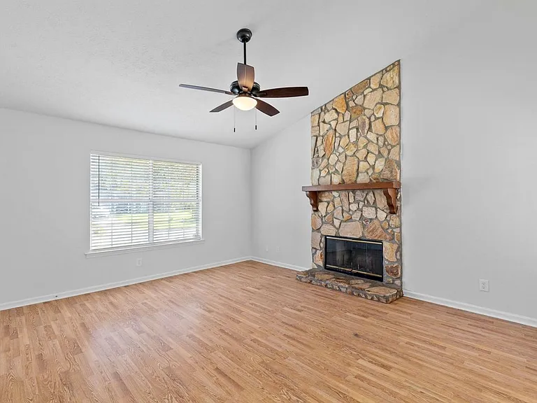 52 Woodcock Dr — Photo 4