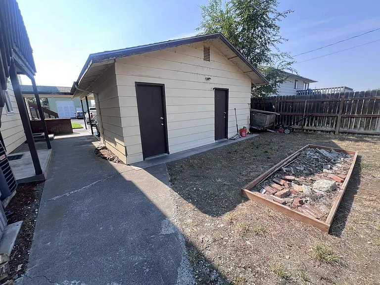 470 W Ridgeway Ave — Photo 14