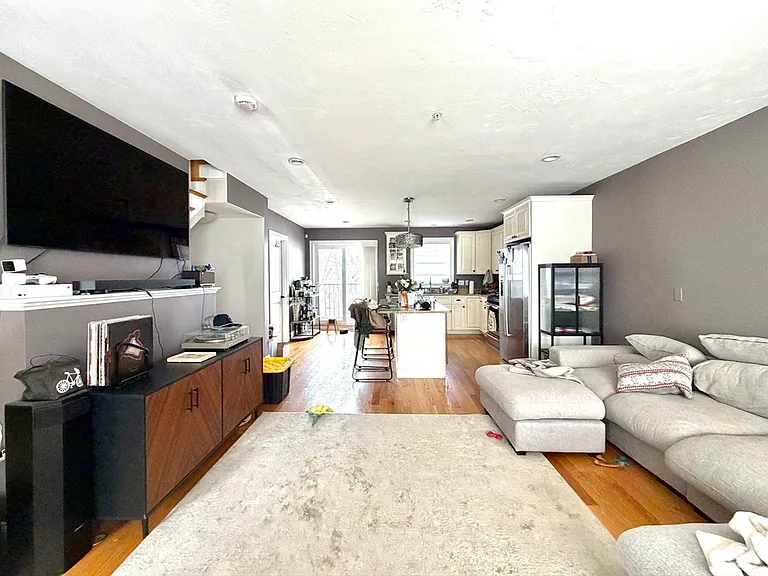 9 Park St #4 — Photo 3
