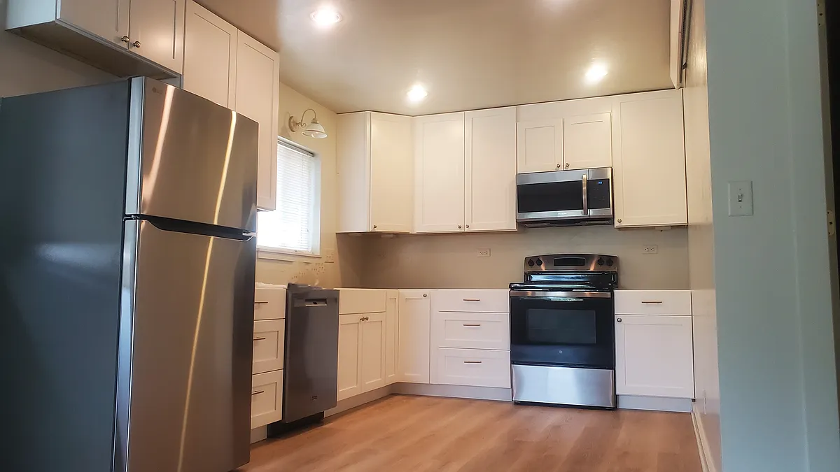 Kitchen - 664 Hall St