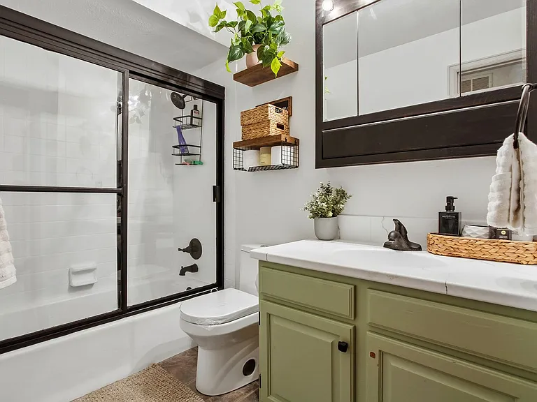 2502 S Yarrow St — Photo 15