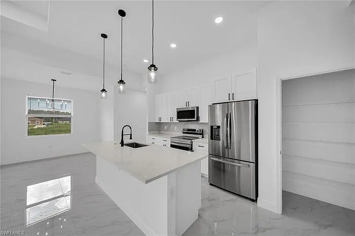 438 Poplar St — Photo 11