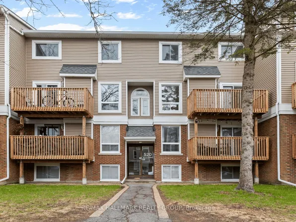 520 Fenerty Ct #8, Ottawa, ON K2L 3B1