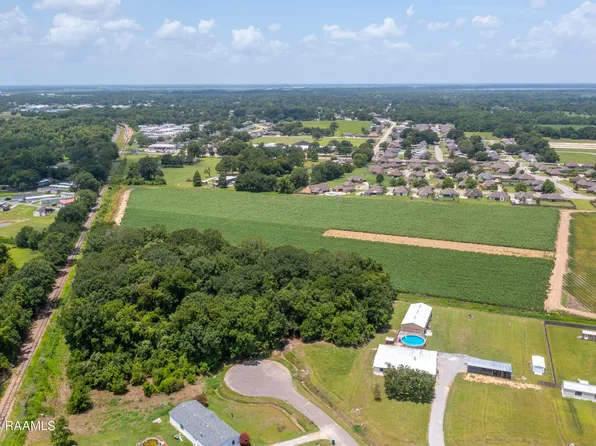 914 Oakcrest Dr, New Iberia, LA 70563