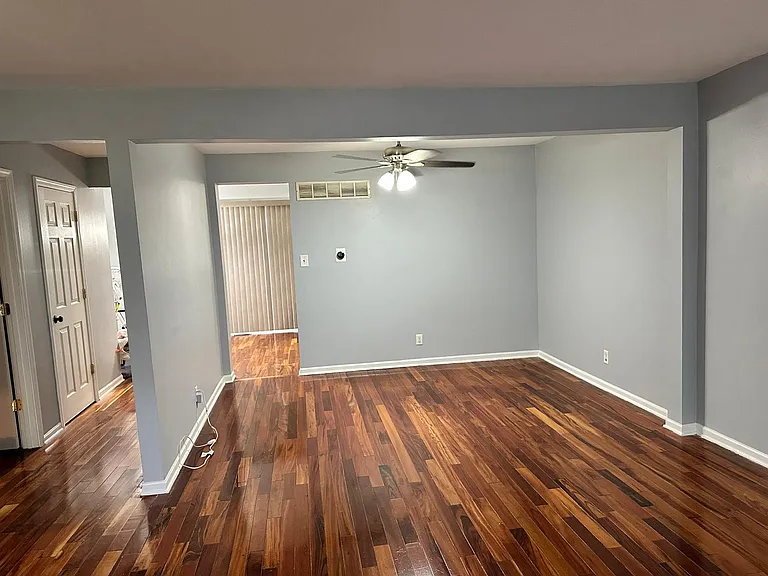 419 Providence Ct — Photo 2