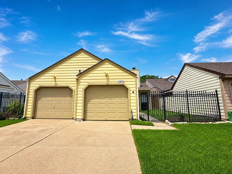 11840 Spring Grove Dr — Photo 1