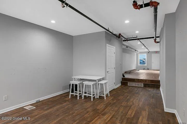 402 Broadway #1 — Photo 4