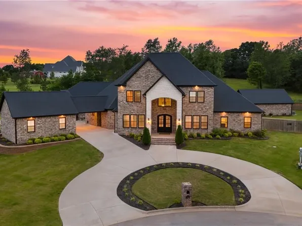 5104 S Haxton Cir, Bentonville, AR 72713