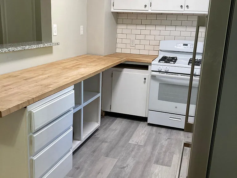 13400 Locust St — Photo 3