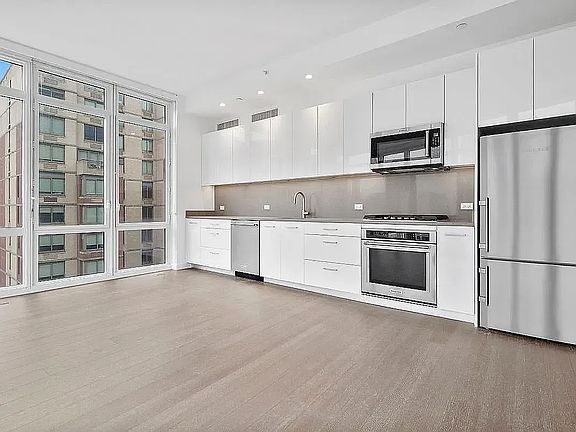 2nd image of 42 W 33rd St APT 31B
