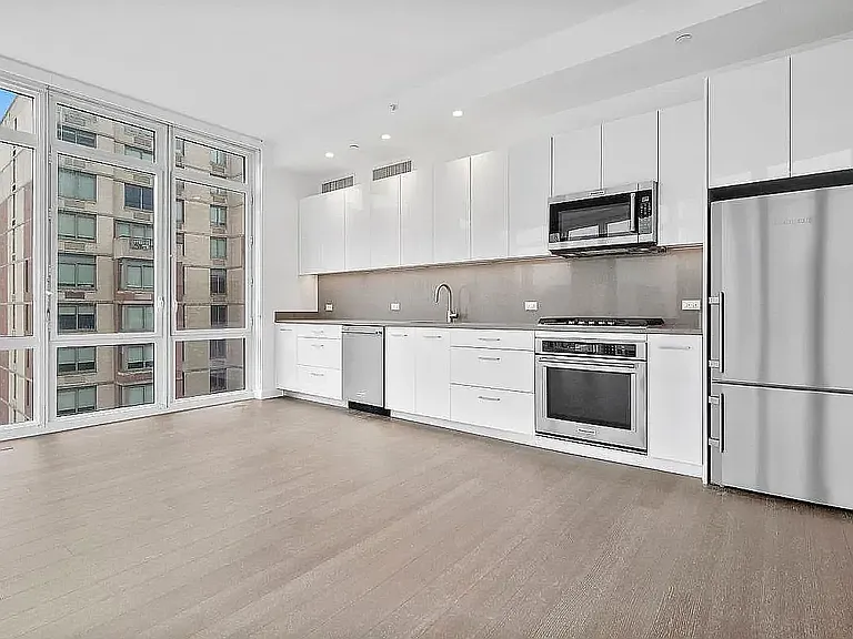 42 W 33rd St #31B — Photo 2