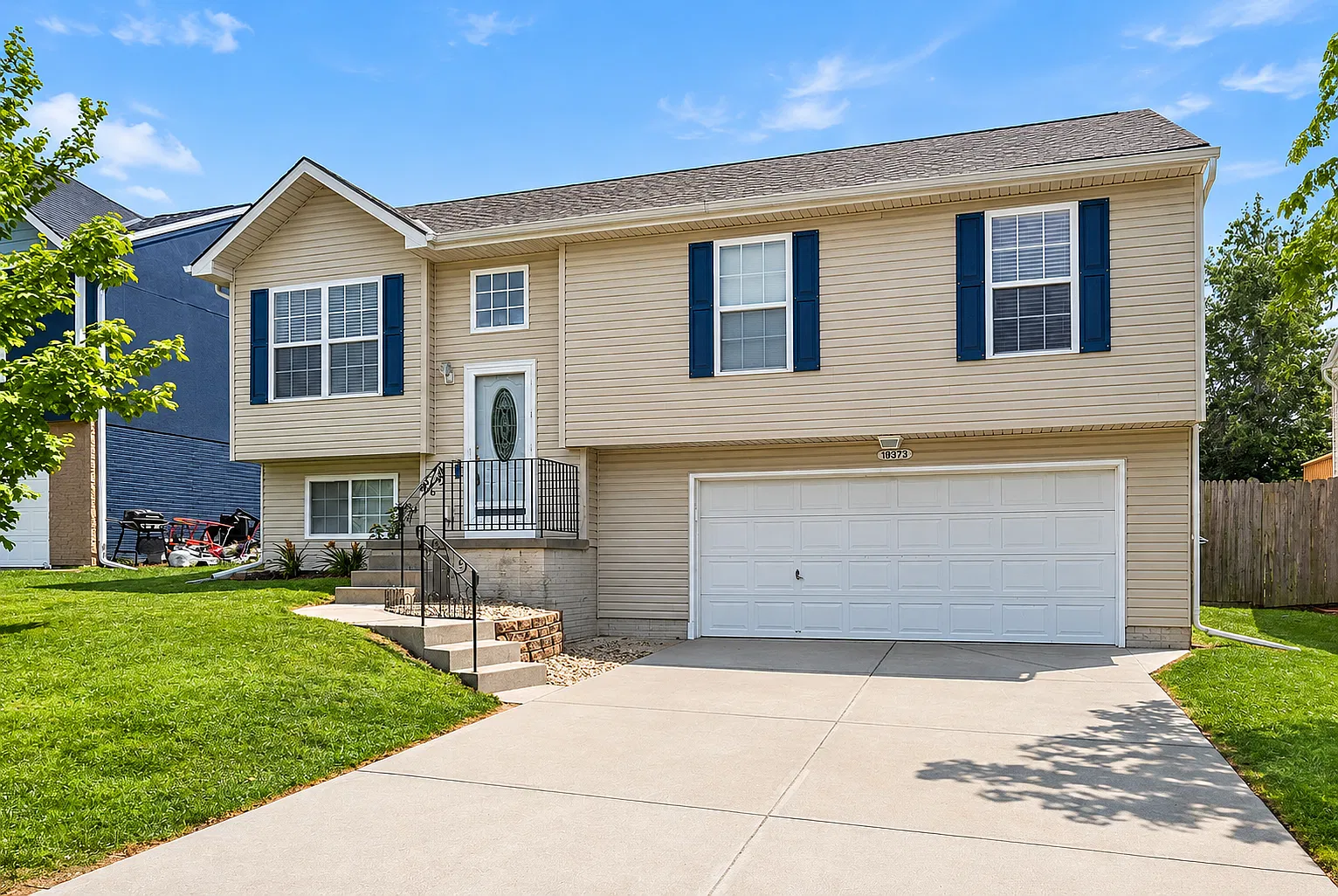 3 bed, 1316 sqft, $2,195 — Photo 2