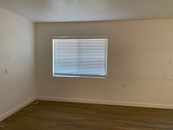 5th image of 807 E Amelia Ave