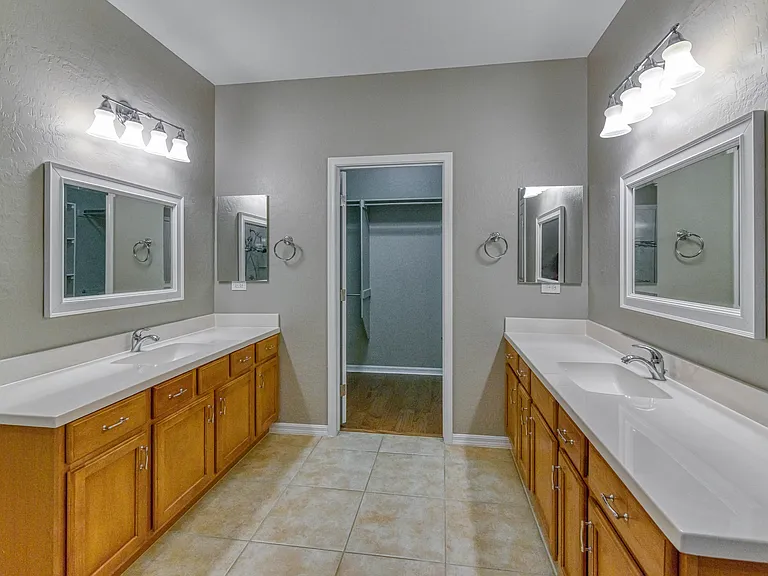 Lots of cabinet space and seperate sinks.