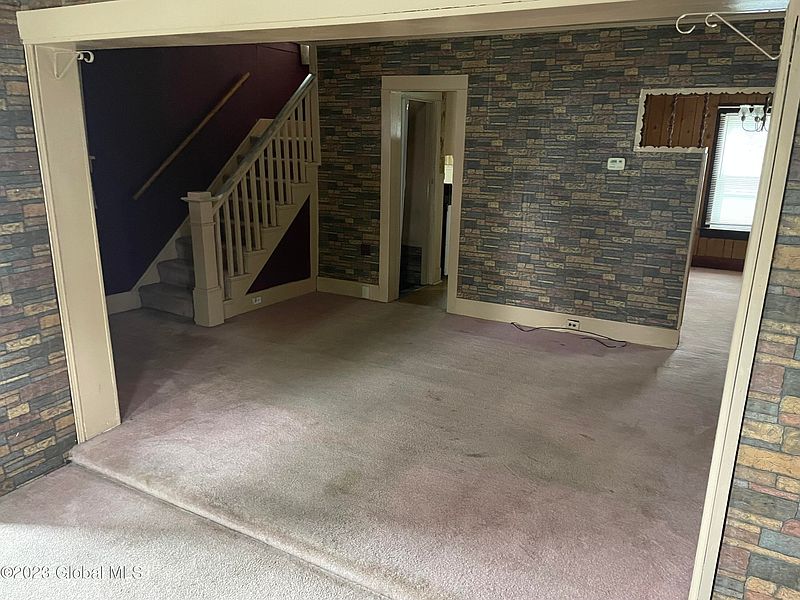 3rd image of 15 Lighthall Avenue