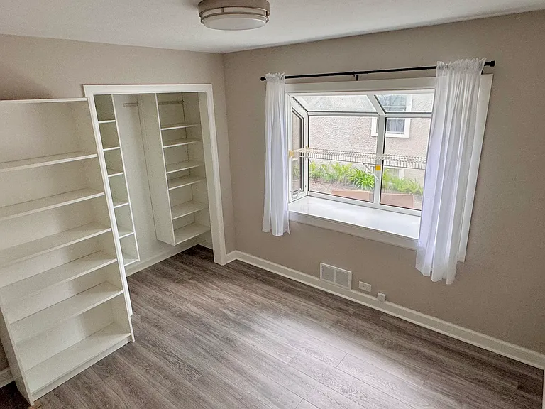 648 Burton Ave — Photo 4
