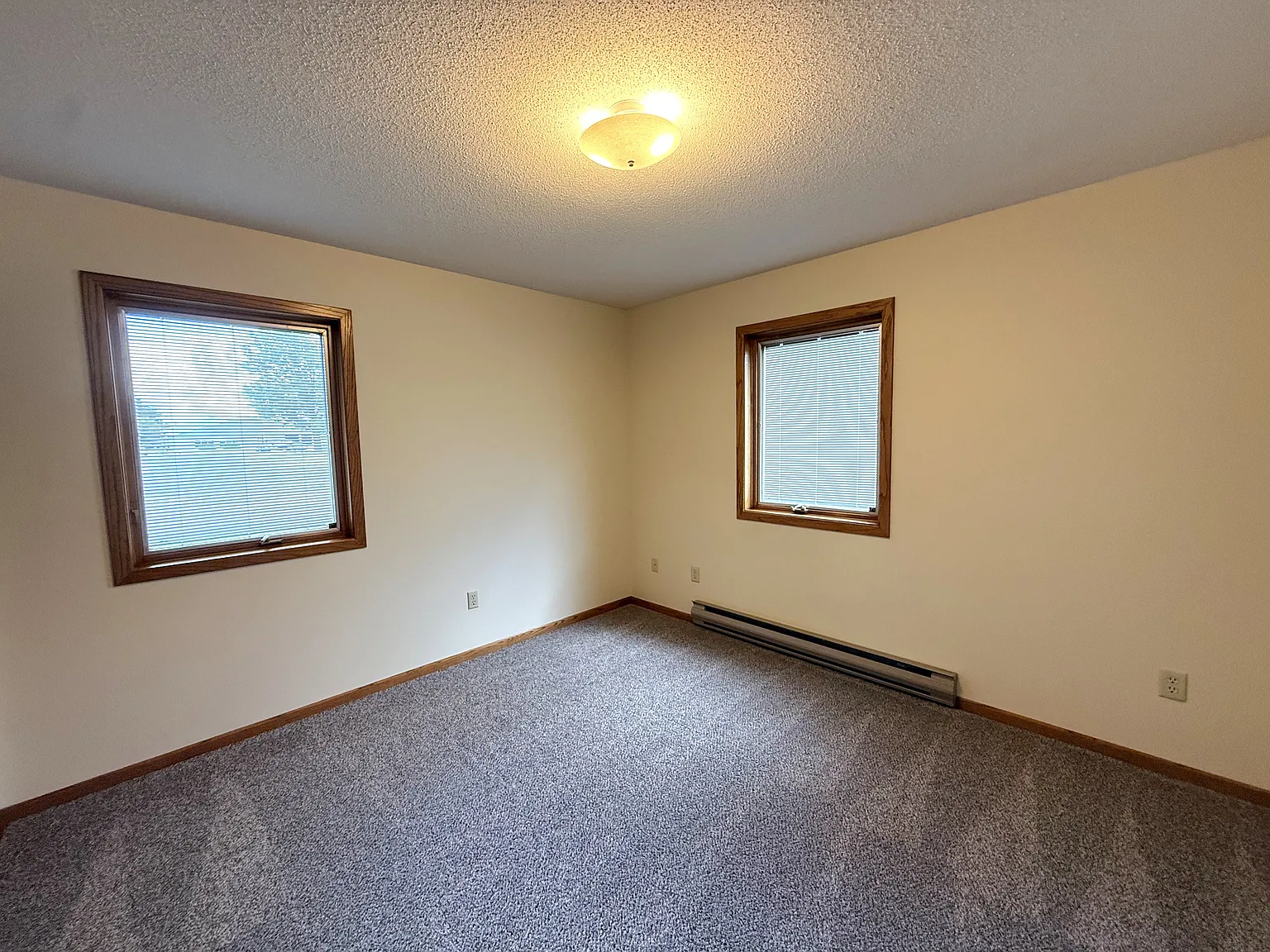 2 bed, 700 sqft, $895 — Photo 3