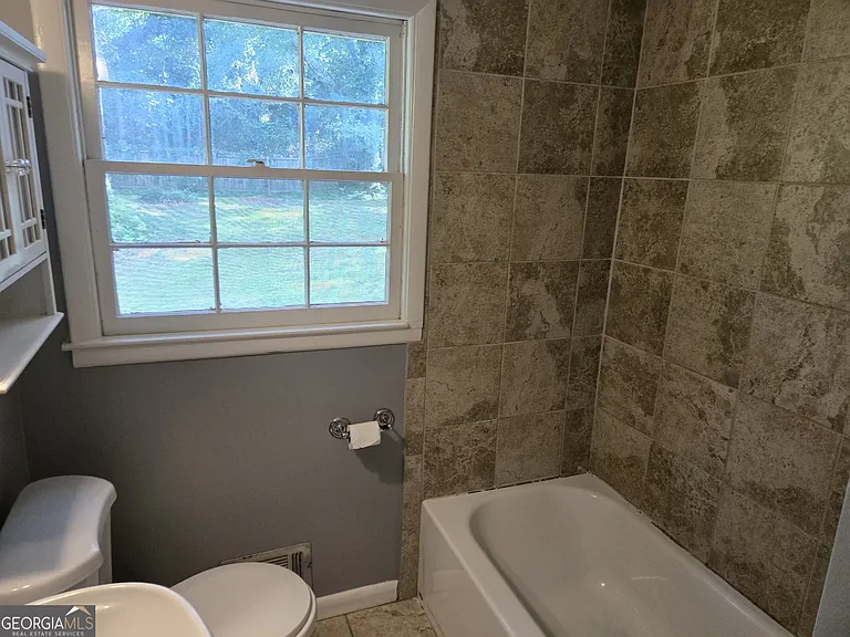 1387 Town Country Dr SE — Photo 9