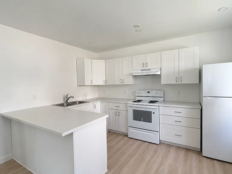 94 Pleasant St #B — Photo 1