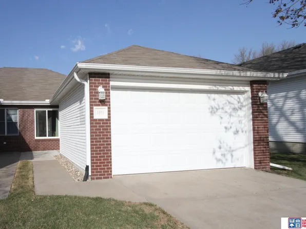 4921 S 55th Ct, Lincoln, NE 68516