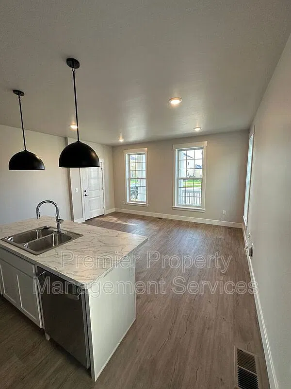 2 bed, 2.0 bath, 1120 sqft, $1,550 — Photo 1