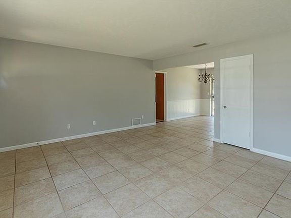 2nd image of 3679 Hedgewood Dr #4