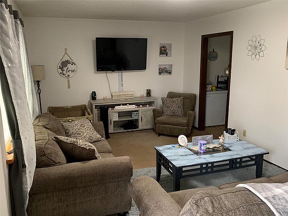 3rd image of 111 Belmont Dr