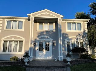 15 Taylors Mills Rd, Manalapan, NJ 07726