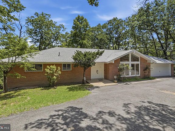 2nd image of 935 Dingle Park Dr