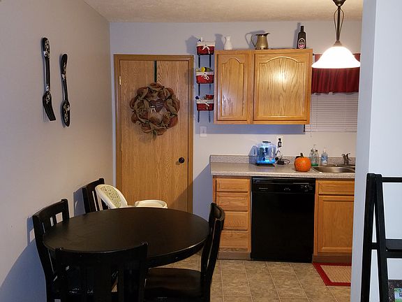 4th image of 1716 Blaine Ave