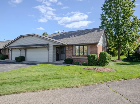 213 Parkside Dr, Zeeland, MI 49464