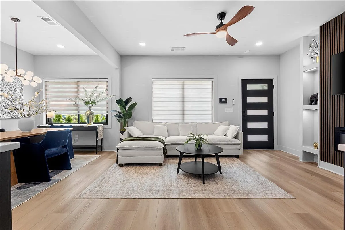 3 bed, 1374 sqft, $2,800 — Photo 3