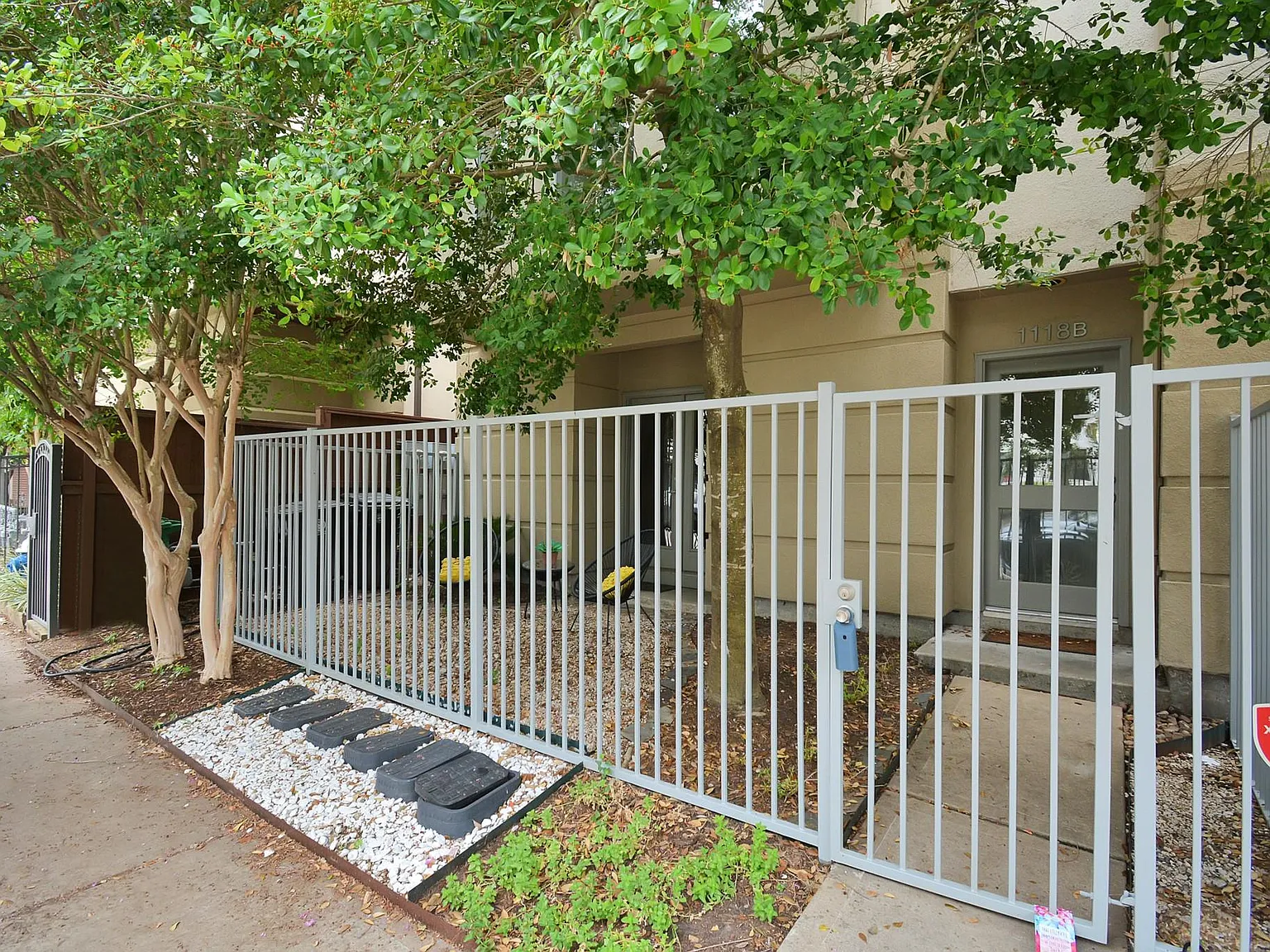 3 bed, 3.5 bath, 2328 sqft, $3,250 — Photo 2