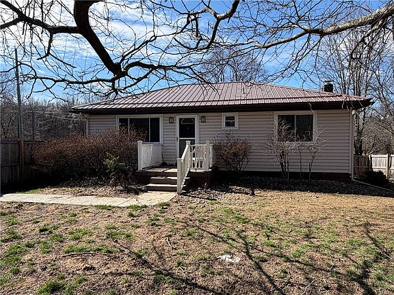 2nd image of 1051 S Lake Rd