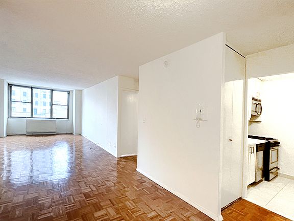 4th image of 301 E 79th St APT 10D