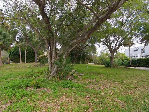 2nd image of 728 Tropical Cir