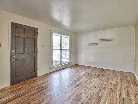 3rd image of 4744 Estes St