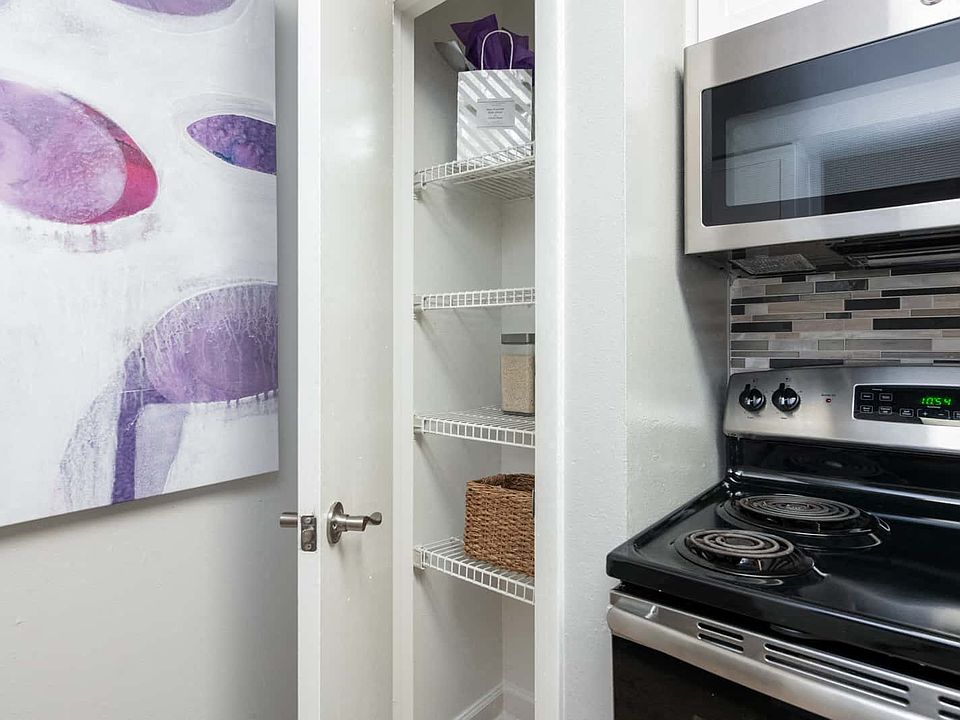 Sequoia floor plan kitchen pantry 1x1 750 sq ft