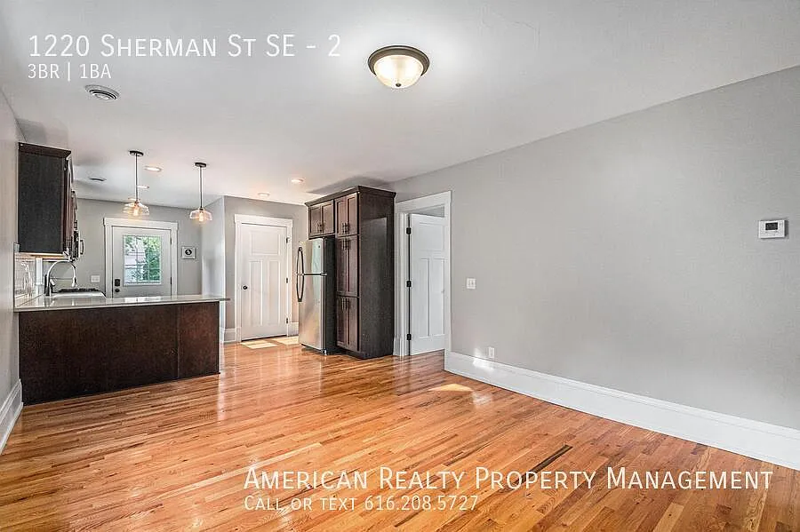 3 bed, 947 sqft, $2,000 — Photo 3