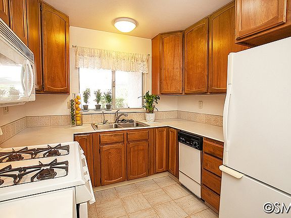 4th image of 912 La Fiesta Pl