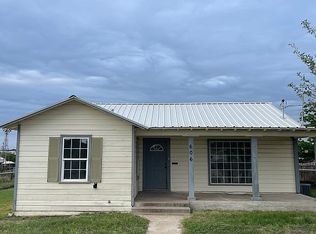 606 W Duncan Ave, Mertzon, TX 76941
