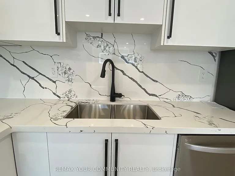 134 Kemano Rd #BASEMENT — Photo 5