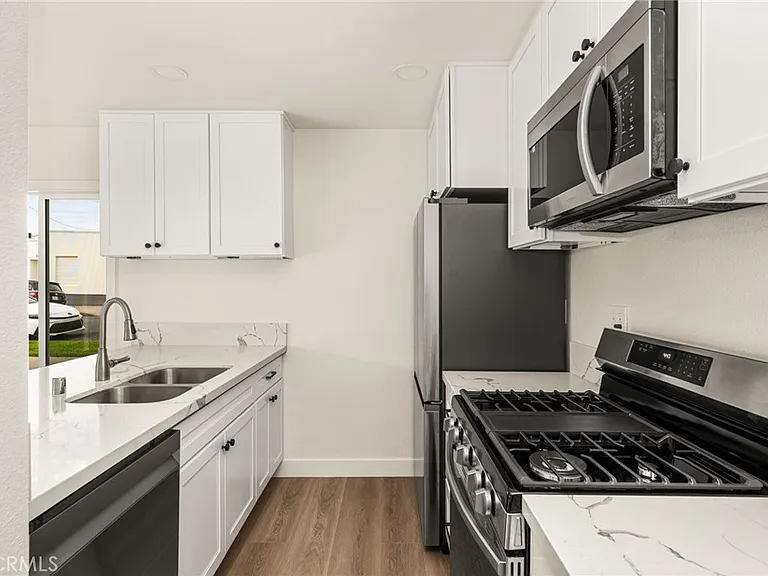 780 N Shattuck Pl — Photo 10